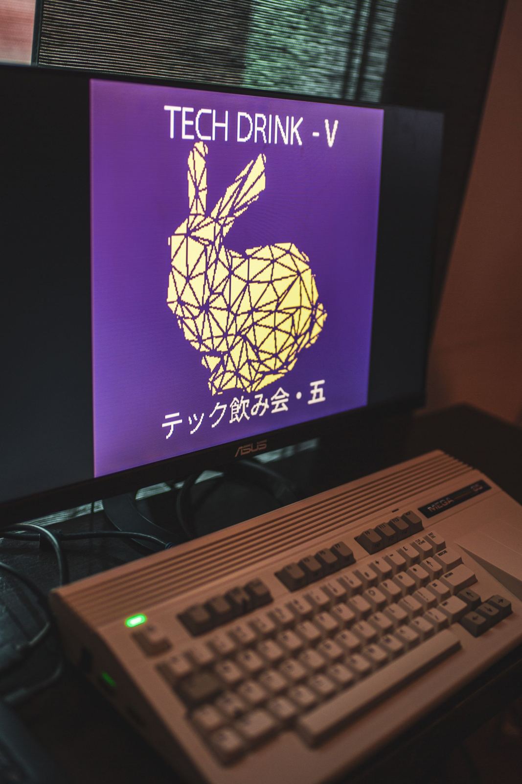 Commodore 64 affichant le lapin du TechDrink V